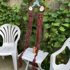 MACRAME PANELED JUTE HANGER